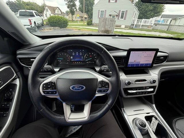 Used 2024 Ford Explorer XLT w/ Equipment Group 202A AWD/4WD image 14