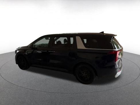 Used 2026 Kia Carnival FWD image 10