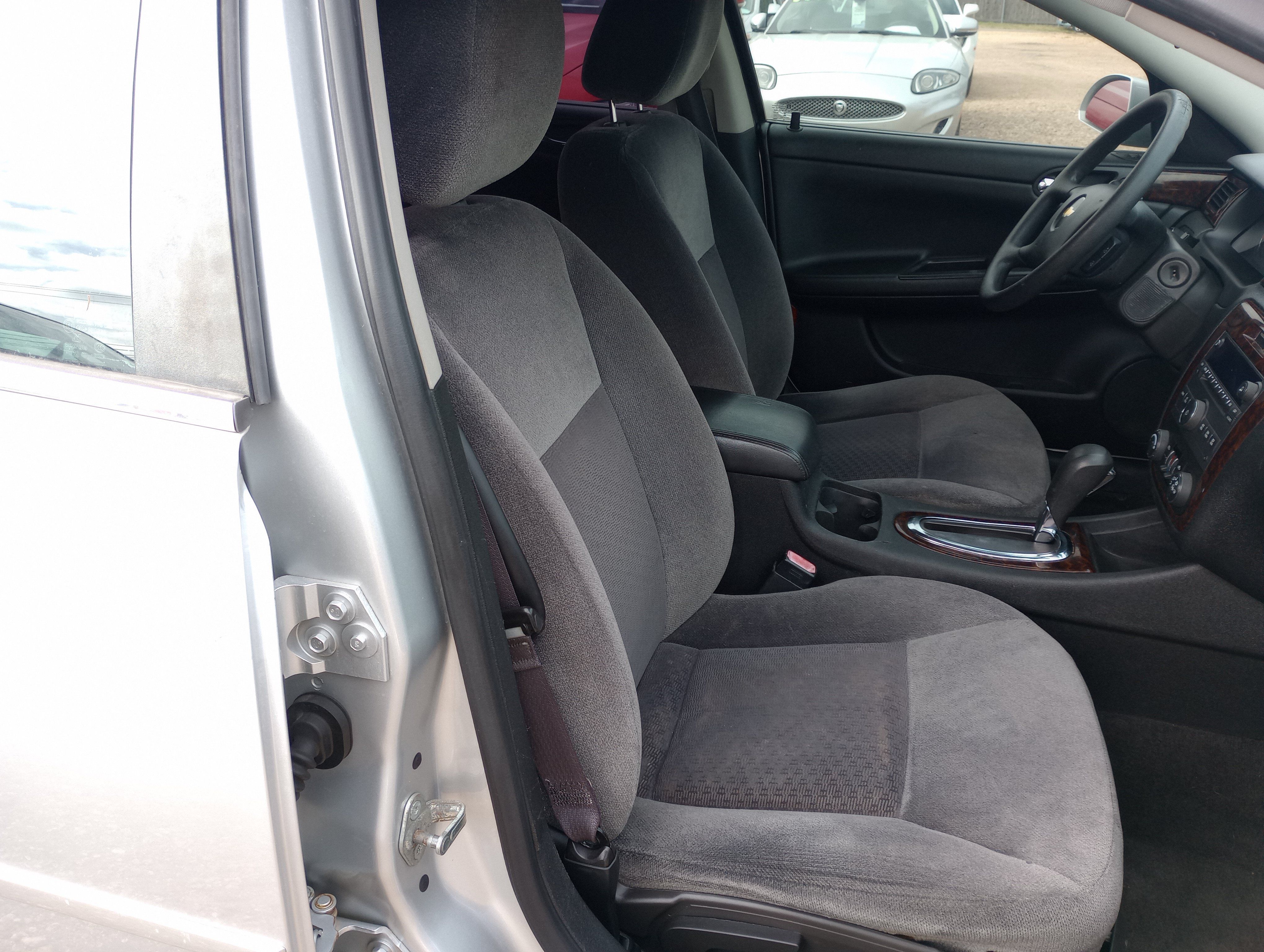 Used 2016 Chevrolet Impala LT FWD image 13