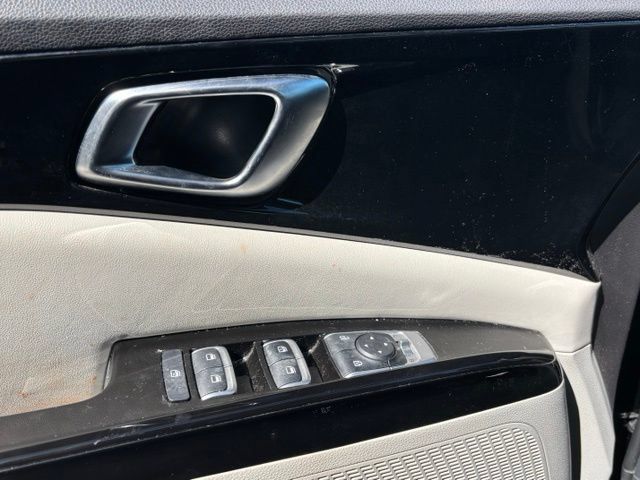 Used 2024 Kia Carnival EX FWD image 37