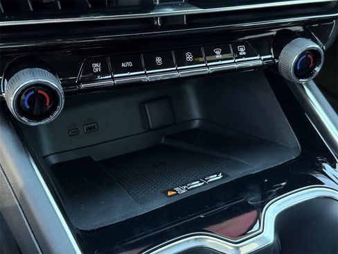 New 2026 Chevrolet Traverse LT w/ Enhanced Driving Package image 17