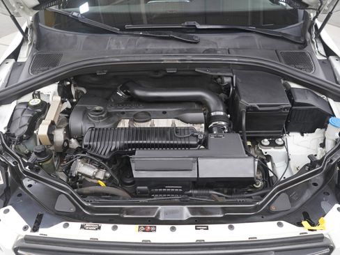 Used 2016 Volvo XC60 T5 Premier w/ Protection Package image 32