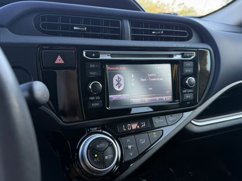 Used 2016 Toyota Prius C Two image 18