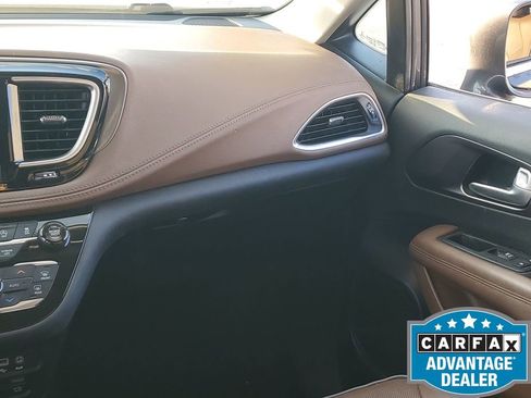 Used 2018 Chrysler Pacifica Limited w/ Tire & Wheel Group image 27