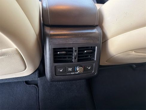 Used 2016 Toyota Avalon Limited image 23