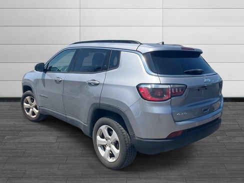 Used 2018 Jeep Compass Latitude w/ Popular Equipment Group AWD/4WD image 3