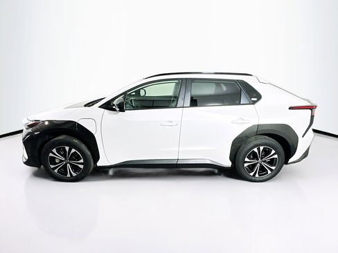 Used 2023 Toyota bZ4X XLE w/ Weather Package FWD image 4