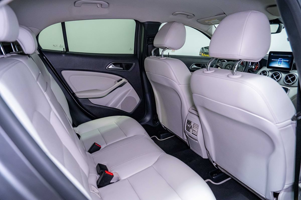 Used 2020 Mercedes-Benz GLA 250 4MATIC w/ Premium Package image 17