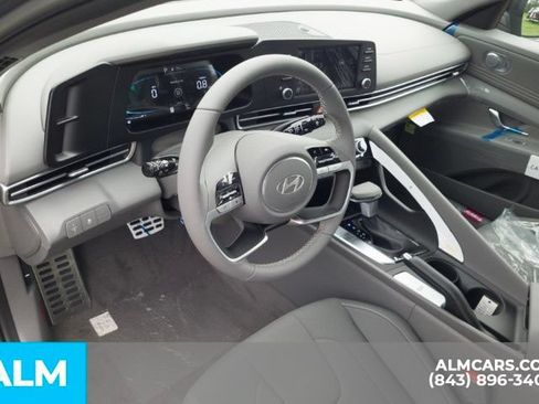 Used 2025 Hyundai Elantra Sport FWD image 12