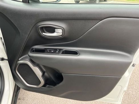 Used 2023 Jeep Renegade Latitude image 13