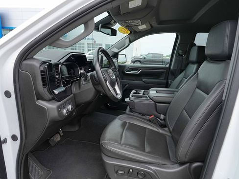 Used 2025 GMC Sierra 1500 SLT AWD/4WD image 16