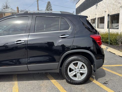 Used 2019 Chevrolet Trax LT w/ LT Convenience Package image 3