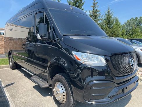 Used 2021 Mercedes-Benz Sprinter 3500 w/ Comfort Plus Package image 3