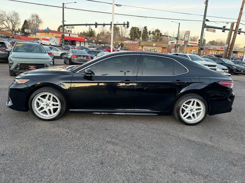 Used 2018 Toyota Camry XSE image 5