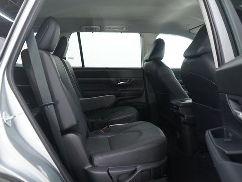 Used 2025 Toyota Grand Highlander XLE image 13