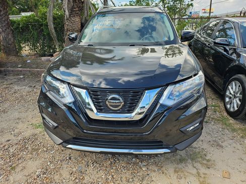Used 2020 Nissan Rogue SV FWD image 2