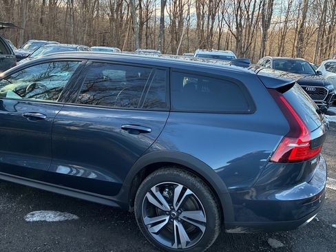 Used 2025 Volvo V60 B5 Cross Country Plus image 11