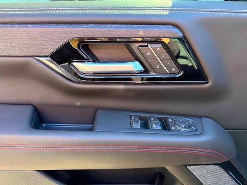 Used 2025 GMC Yukon AT4 Ultimate w/ LPO, Floor Liner Package AWD/4WD image 19