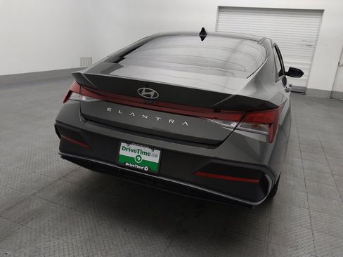 Used 2025 Hyundai Elantra SE image 7