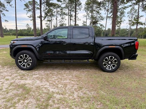 Used 2023 GMC Canyon AT4 w/ Canyon Safety Plus Package AWD/4WD image 2