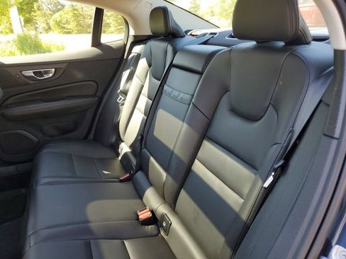 Used 2022 Volvo S60 B5 Momentum AWD/4WD image 8