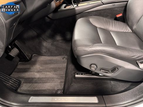 Certified 2025 Volvo XC90 B6 Plus image 11