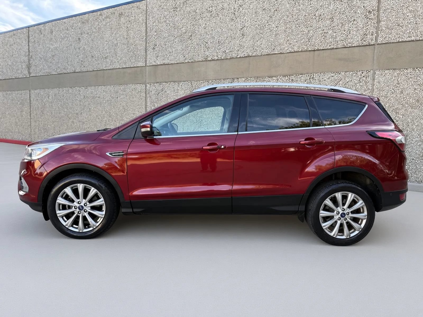 Used 2018 Ford Escape Titanium w/ Ford Safe & Smart Package AWD/4WD image 3