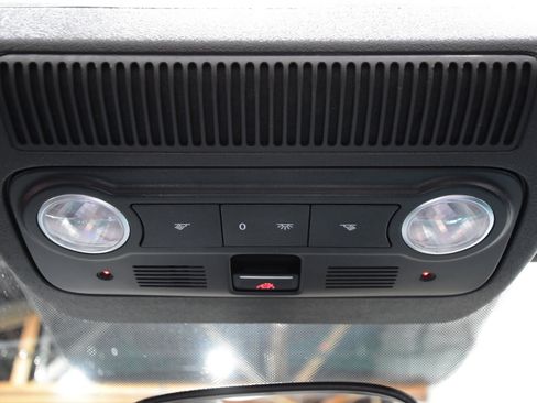 Used 2018 Volkswagen Beetle 2.0T image 39