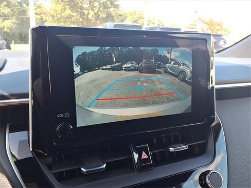 Used 2025 Toyota Corolla SE image 17