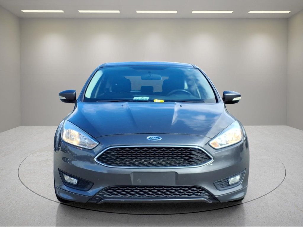 Used 2015 Ford Focus SE w/ SE Sport Package FWD image 2