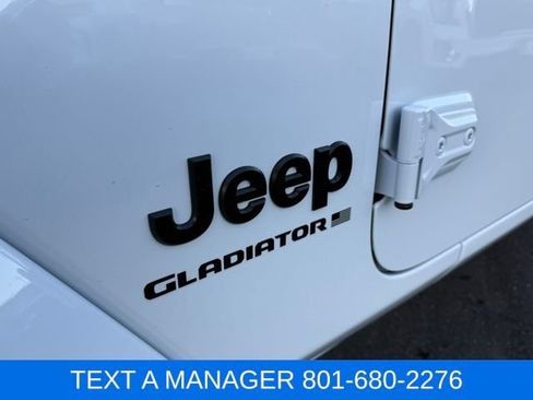 Used 2025 Jeep Gladiator Sport AWD/4WD image 11