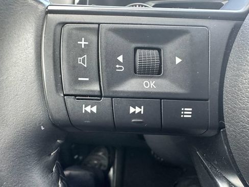 Used 2025 Nissan Pathfinder SV AWD/4WD image 13