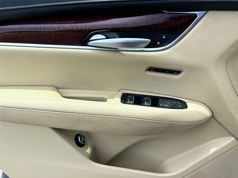 Used 2018 Cadillac XT5 Luxury w/ Driver Awareness Package image 18