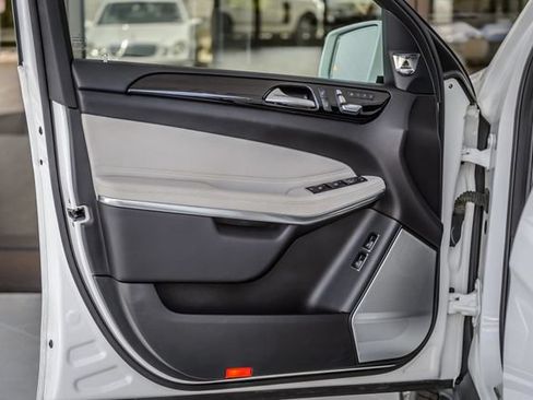 Used 2018 Mercedes-Benz GLS 550 4MATIC image 51