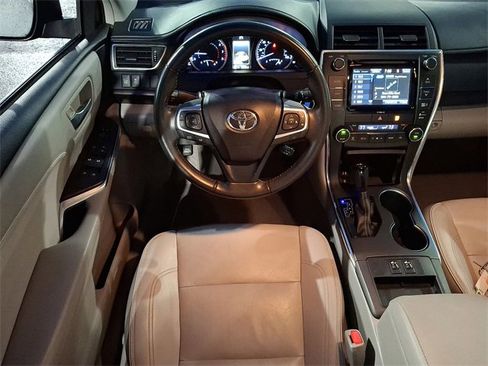 Used 2016 Toyota Camry XLE image 18