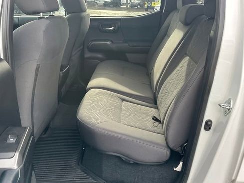 Used 2017 Toyota Tacoma TRD Off-Road image 16