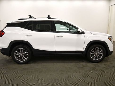 Used 2022 GMC Terrain SLT w/ LPO, Floor Liner Package image 9