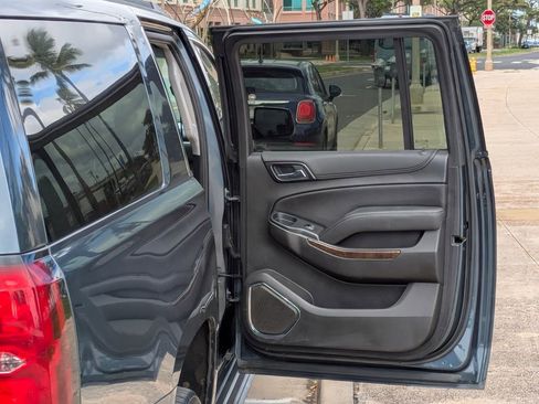Used 2019 Chevrolet Suburban LS image 12