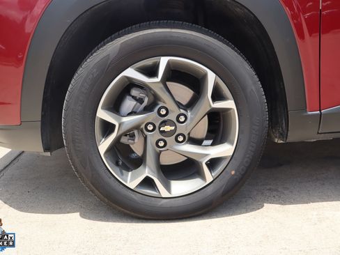 Used 2024 Chevrolet Trax LT w/ LT Convenience Package FWD image 10
