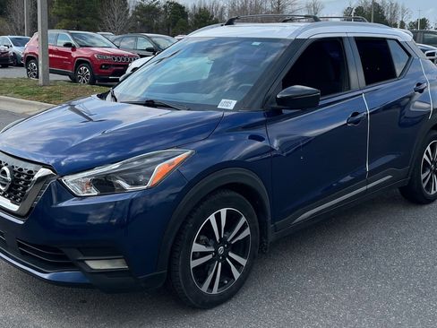 Used 2020 Nissan Kicks SR image 4
