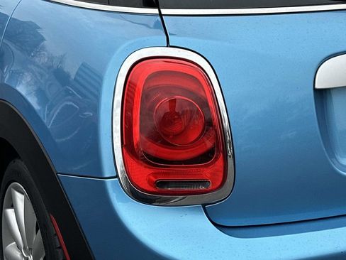 Used 2015 MINI Cooper 4-Door Hardtop image 8