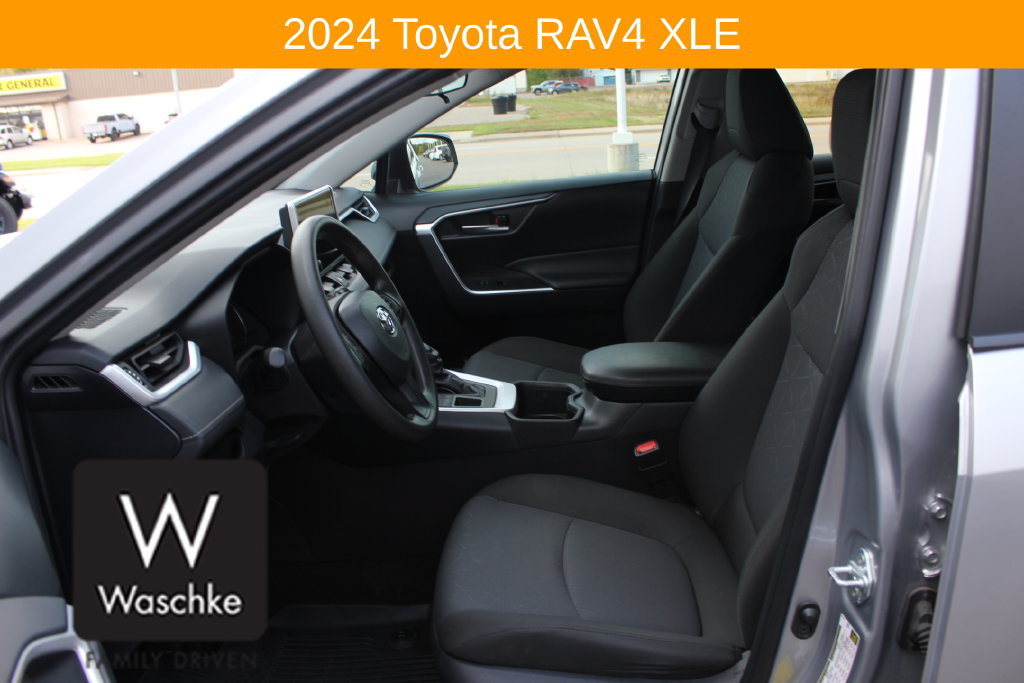 Used 2024 Toyota RAV4 XLE AWD/4WD image 15