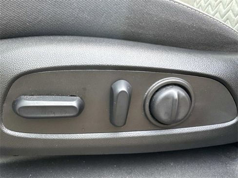 Used 2022 Chevrolet Equinox LS w/ LS Convenience Package image 17