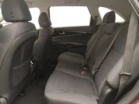 Used 2020 Kia Sorento FWD V6 image 18