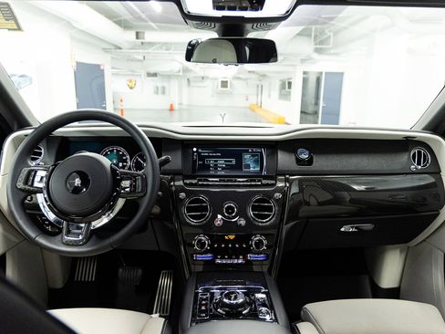 Certified 2023 Rolls-Royce Cullinan Black Badge w/ Driver's Package AWD/4WD image 42
