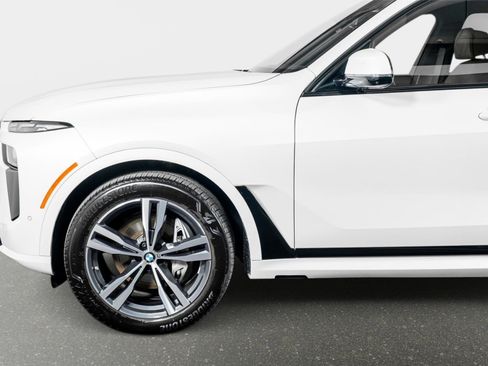 Used 2025 BMW X7 xDrive40i w/ M Sport Package image 16