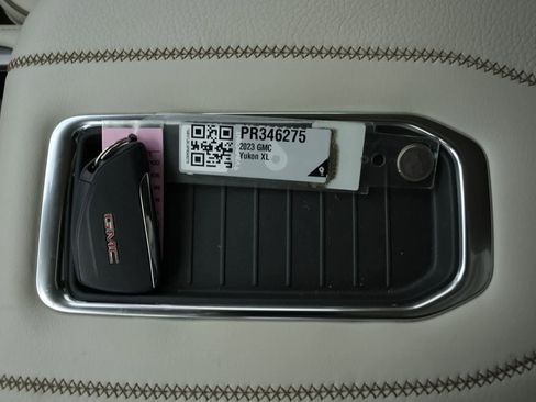Used 2023 GMC Yukon XL Denali RWD image 27
