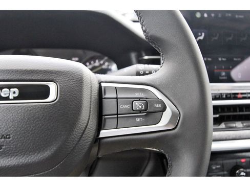 Used 2024 Jeep Compass Latitude AWD/4WD image 24