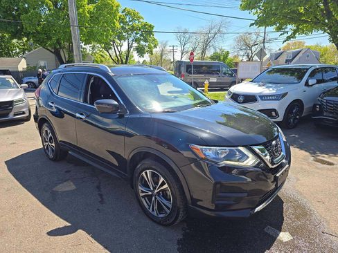 Used 2019 Nissan Rogue SV w/ Premium Package AWD/4WD image 2