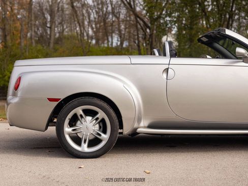 Used 2005 Chevrolet SSR w/ Preferred Equipment Group image 10